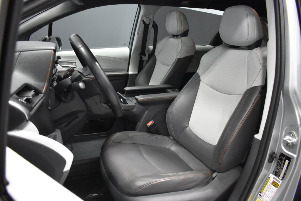 Used 2021 Toyota Sienna XSE AWD/4WD image 5