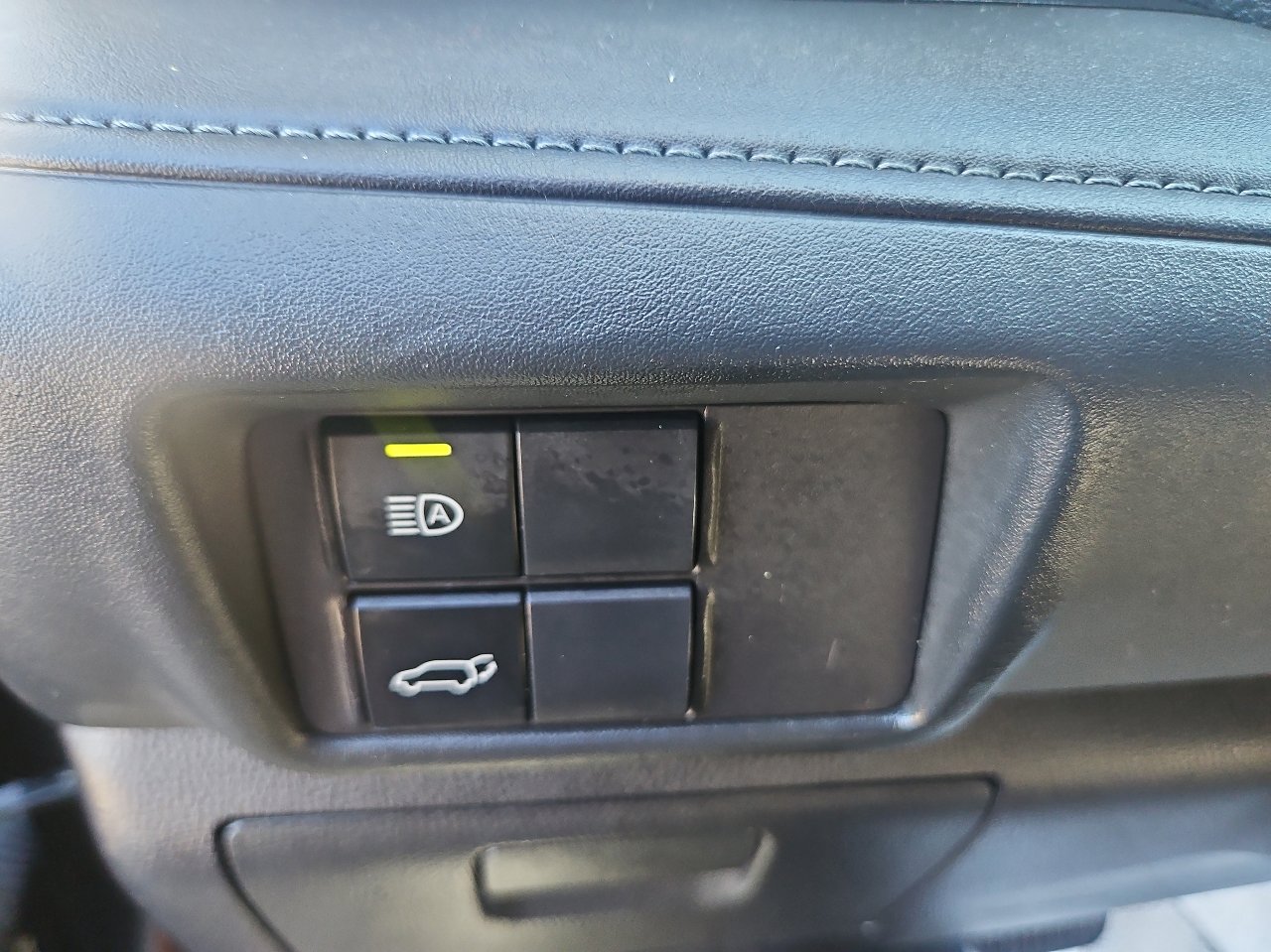 Used 2023 Toyota Highlander LE image 27