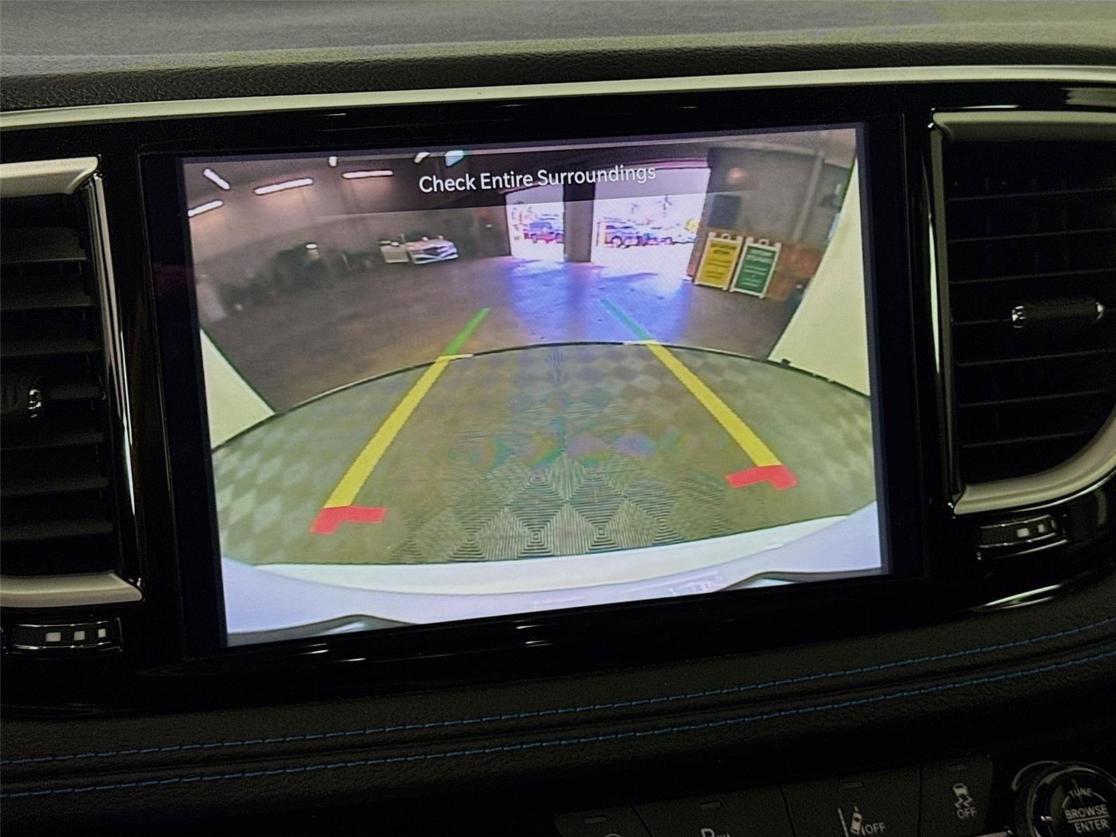 Used 2021 Chrysler Pacifica Touring FWD image 16