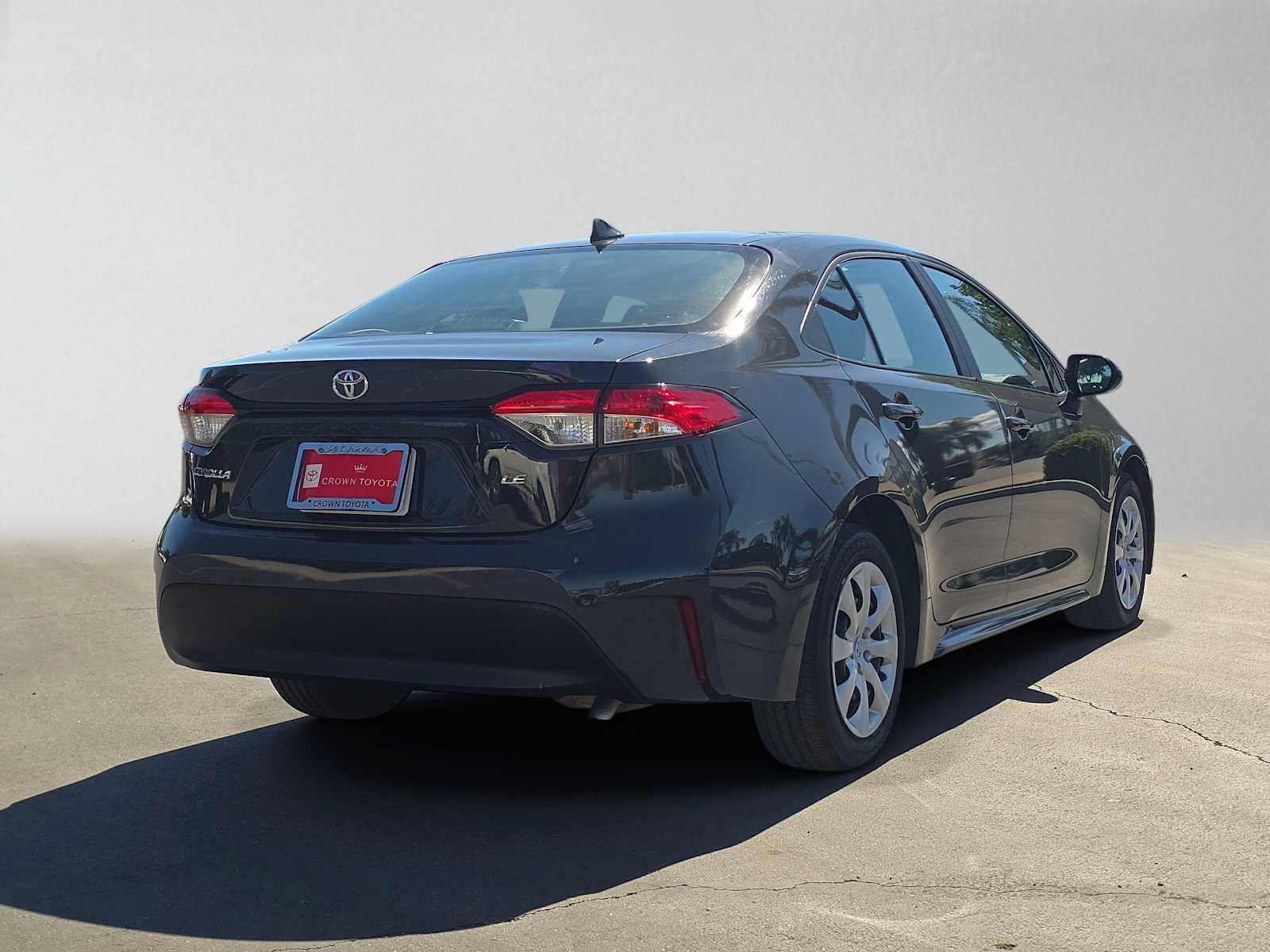 Used 2025 Toyota Corolla LE FWD image 3