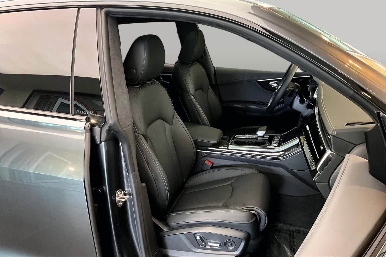 Used 2025 Audi Q8 Prestige w/ Prestige Package AWD/4WD image 9