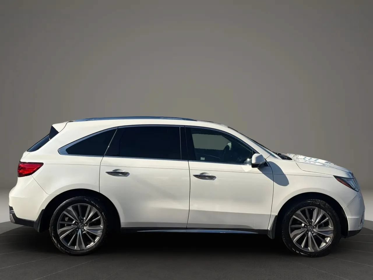 Used 2017 Acura MDX w/ Technology Package AWD/4WD image 6