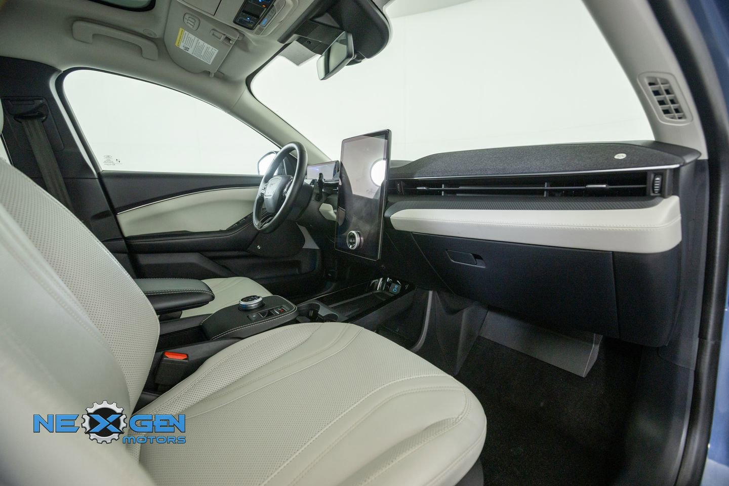 Used 2023 Ford Mustang Mach-E Premium AWD/4WD image 39
