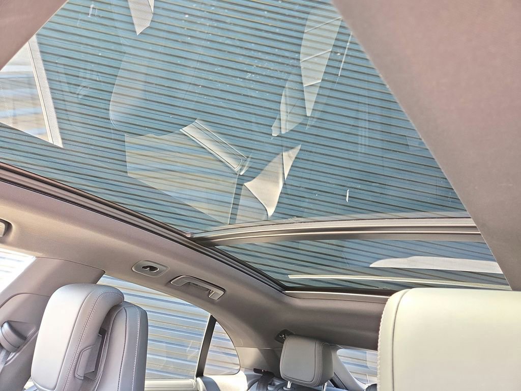 Certified 2025 Porsche Macan 4S Electric image 15