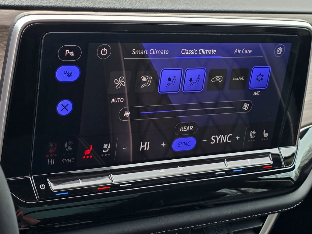 Used 2024 Volkswagen Atlas SEL Premium R-Line image 43