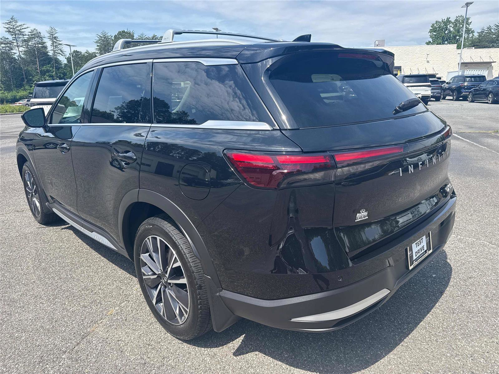 Certified 2026 INFINITI QX60 Luxe w/ Cargo Package FWD image 8