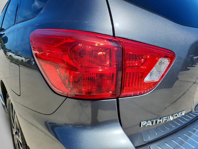Used 2017 Nissan Pathfinder Platinum FWD image 34