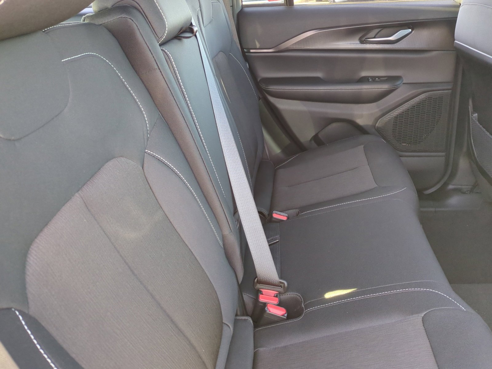 New 2025 Jeep Grand Cherokee Laredo w/ Luxury Tech Group I image 18