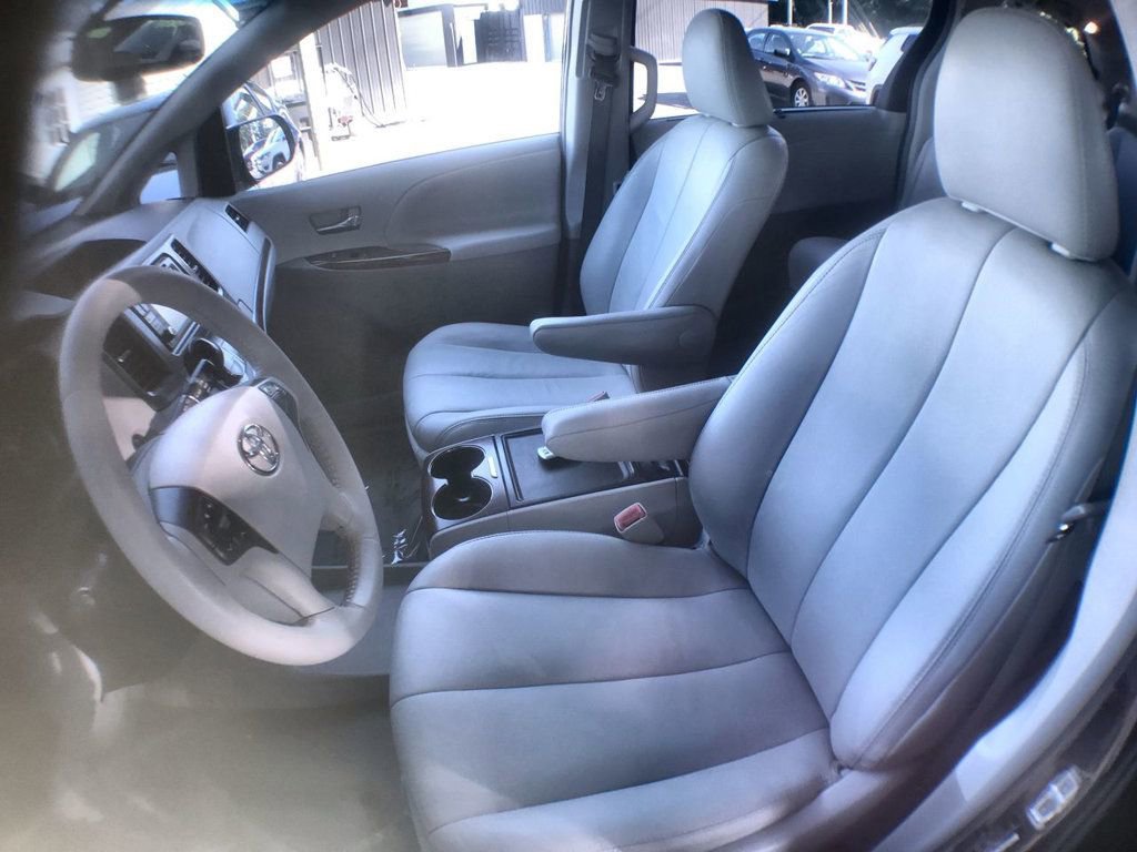Used 2014 Toyota Sienna XLE w/ Entertainment Package image 14
