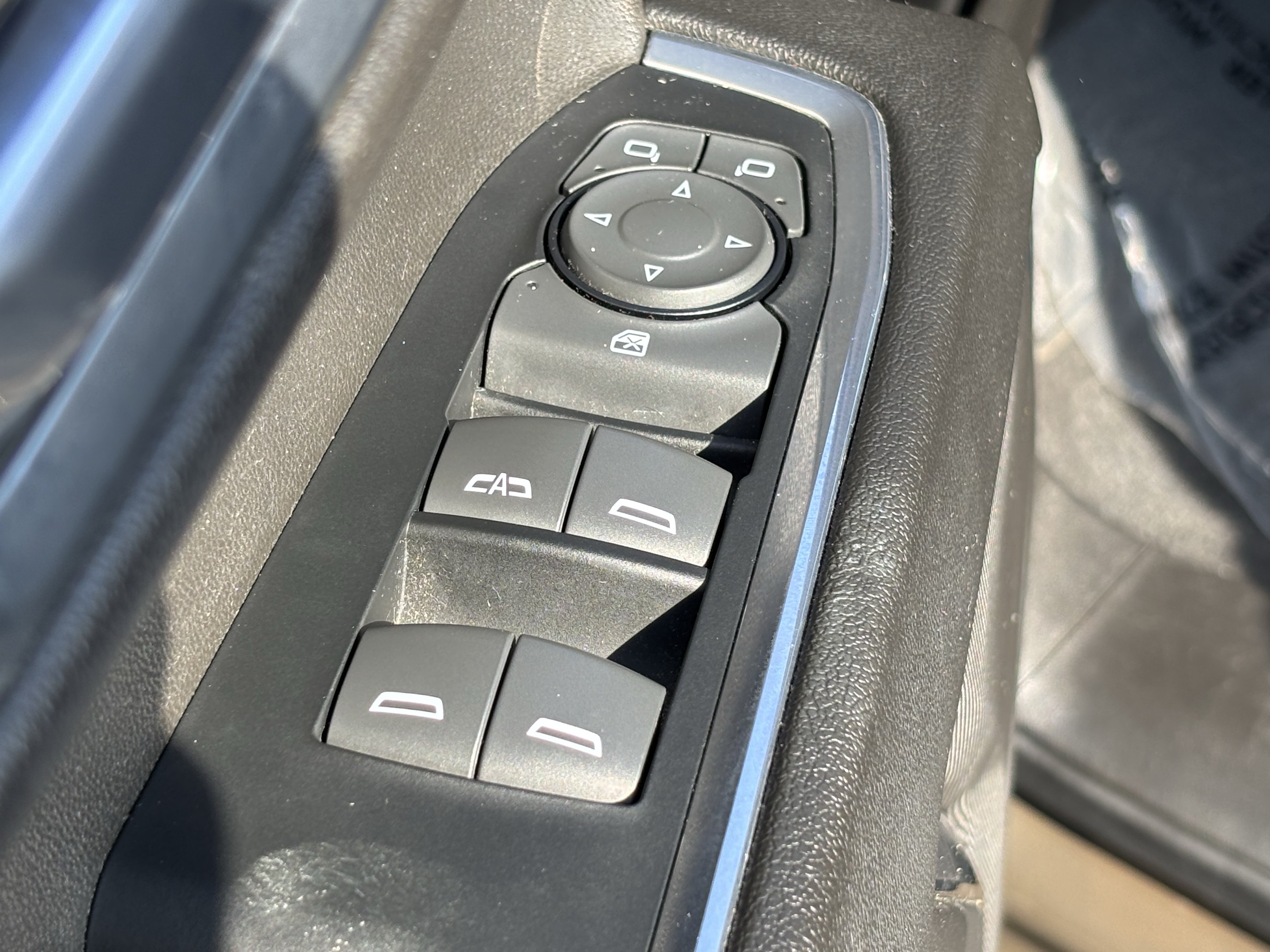 Used 2023 Chevrolet Silverado 1500 LT AWD/4WD image 16