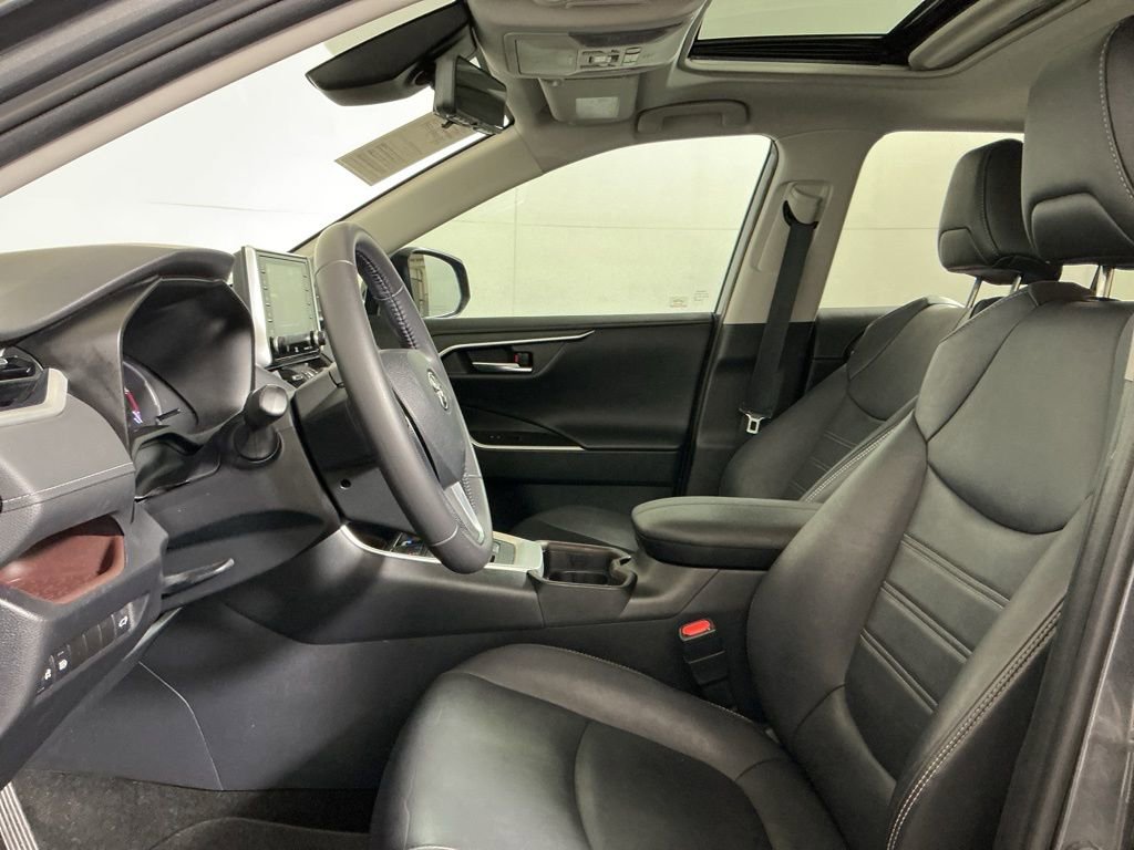 Used 2019 Toyota RAV4 Limited image 24