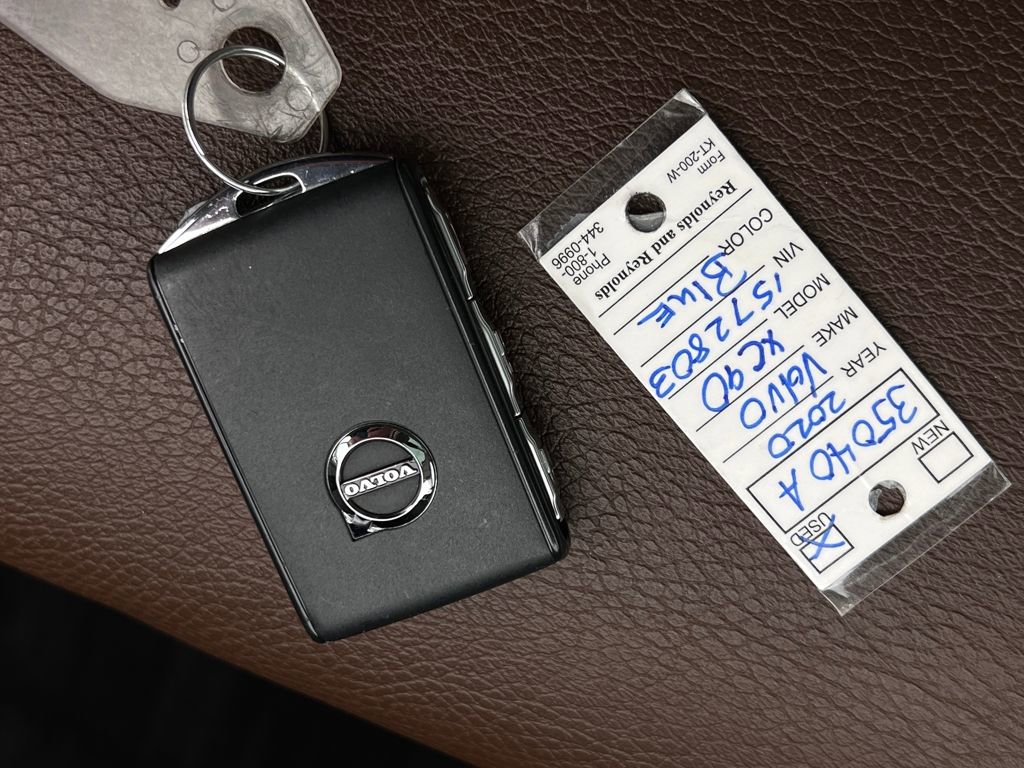 Used 2020 Volvo XC90 T6 Momentum w/ Protection Package image 28