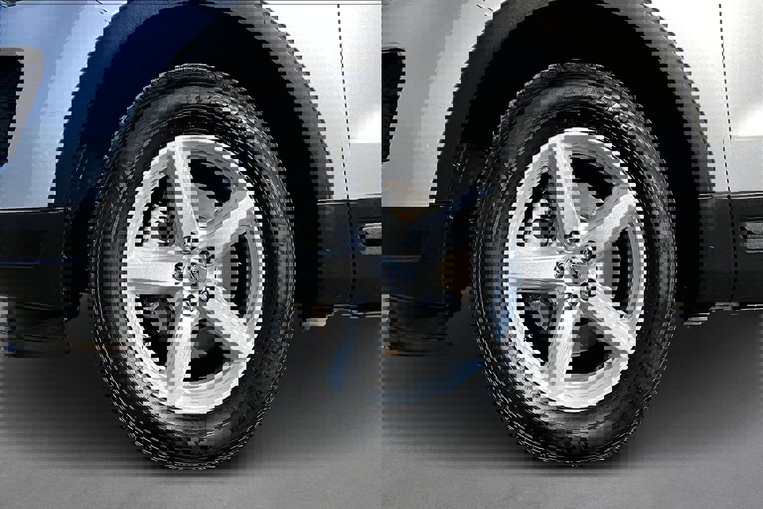 Used 2018 Ford Explorer Base image 8