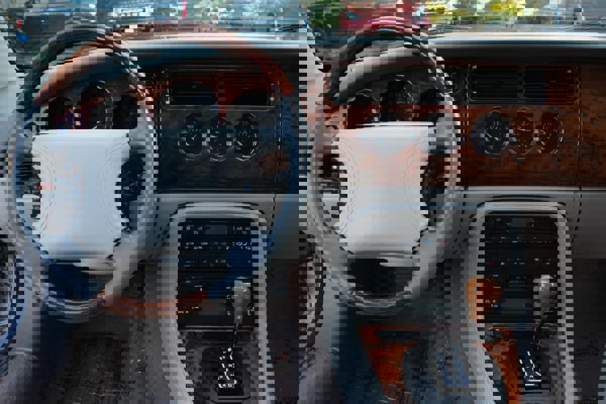 Used 2000 Jaguar XK8 Convertible image 21