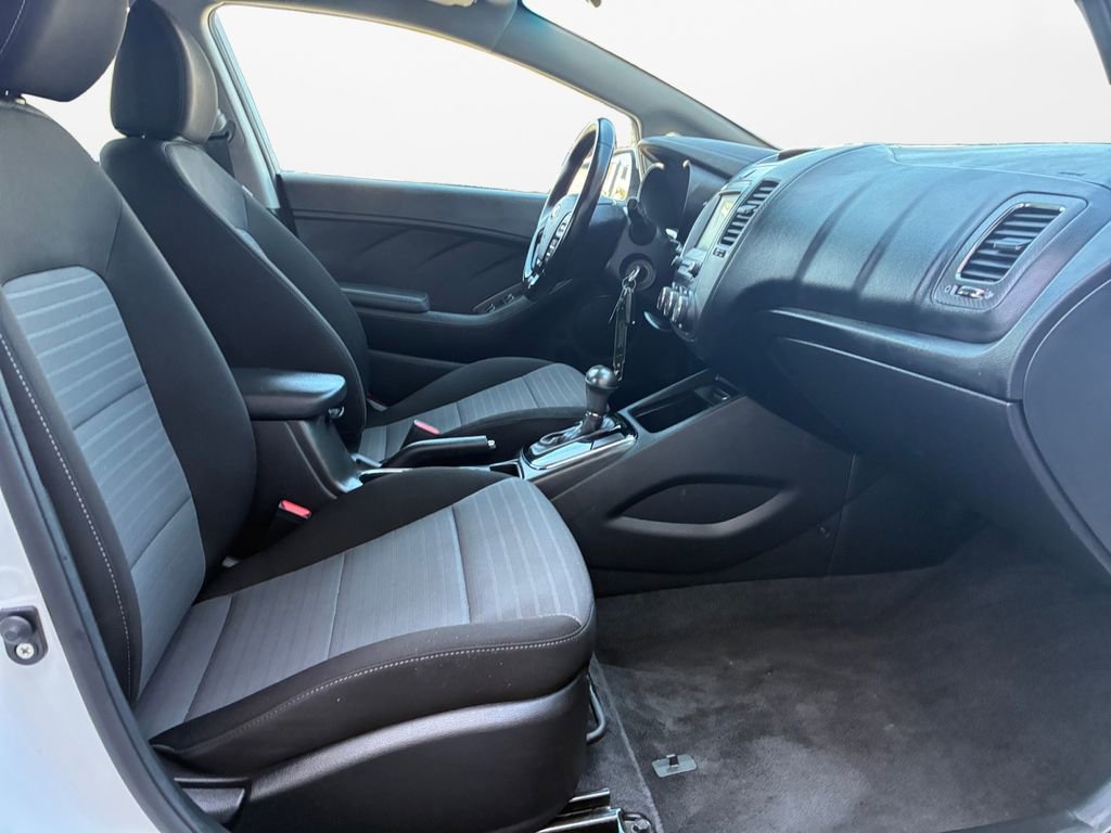 Used 2018 Kia Forte S image 24