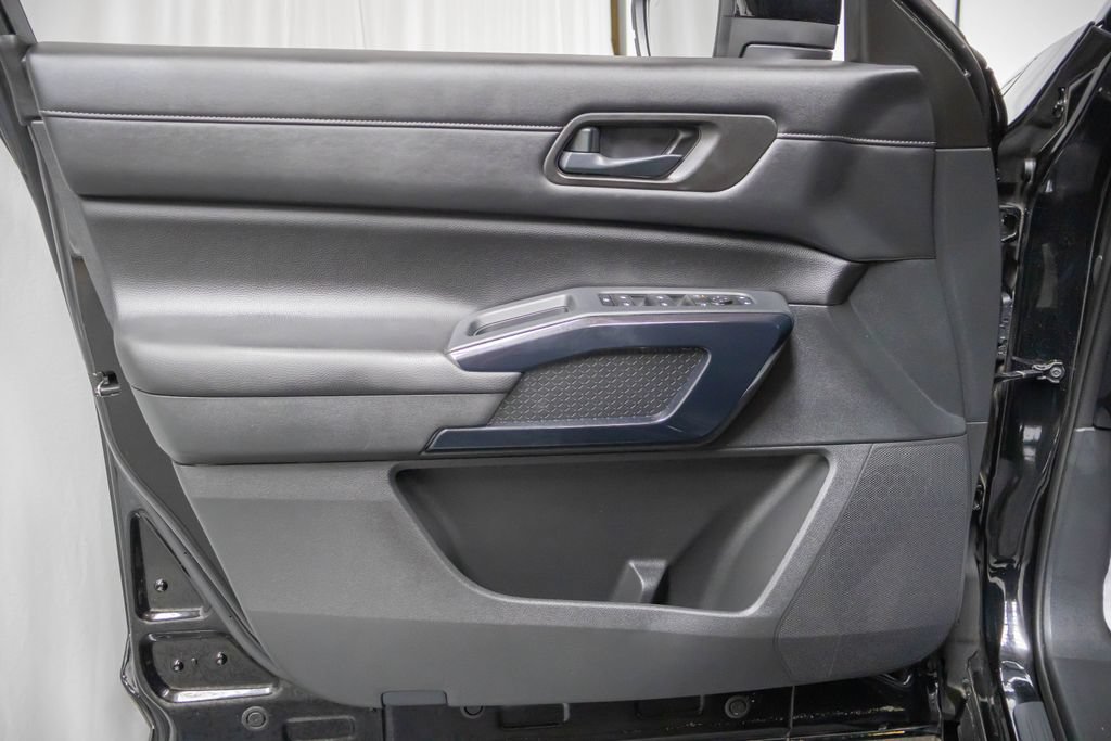Used 2024 Nissan Pathfinder SV AWD/4WD image 10