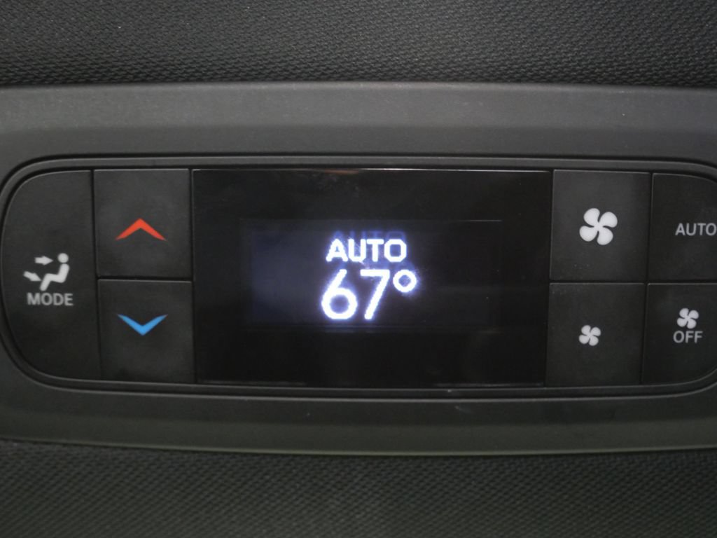 Used 2024 Chrysler Pacifica Limited FWD image 25