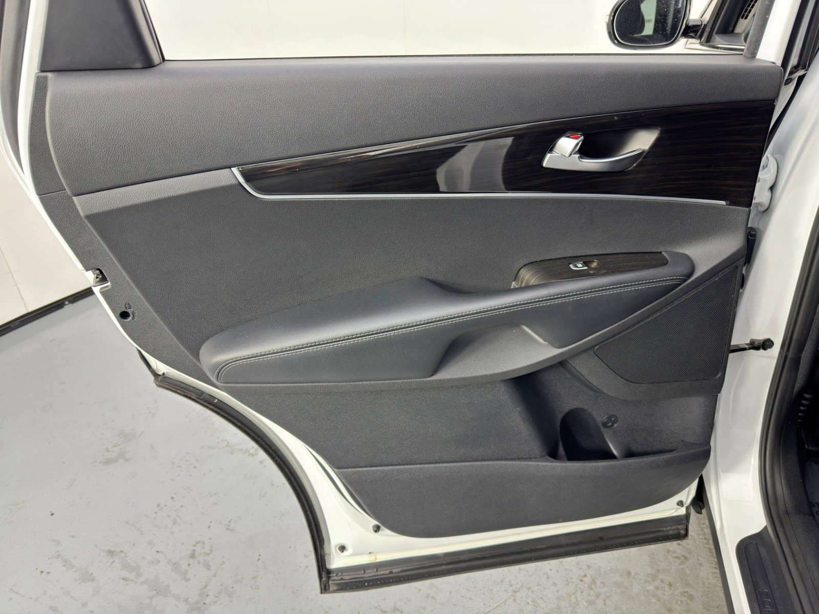 Used 2020 Kia Sorento LX image 34