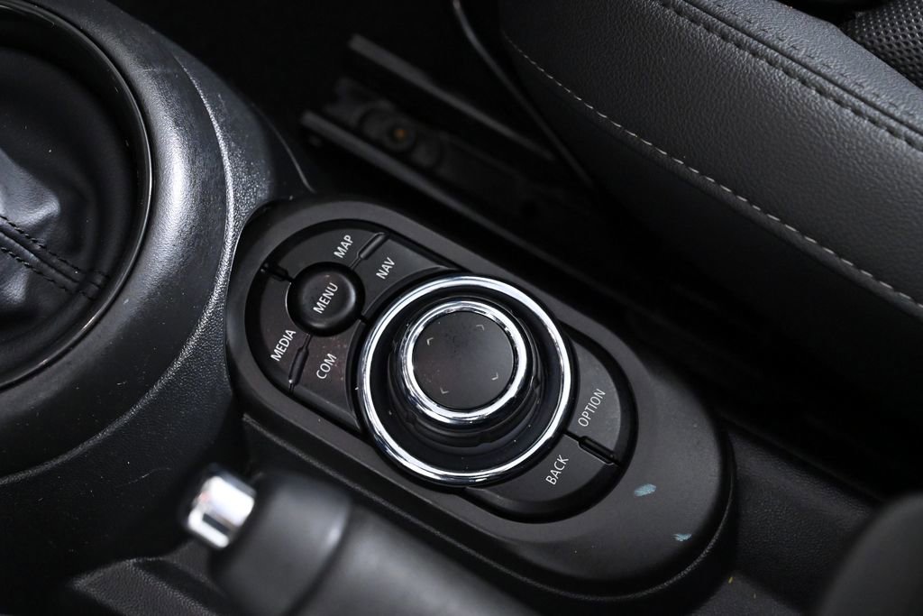 Certified 2024 MINI Cooper image 21