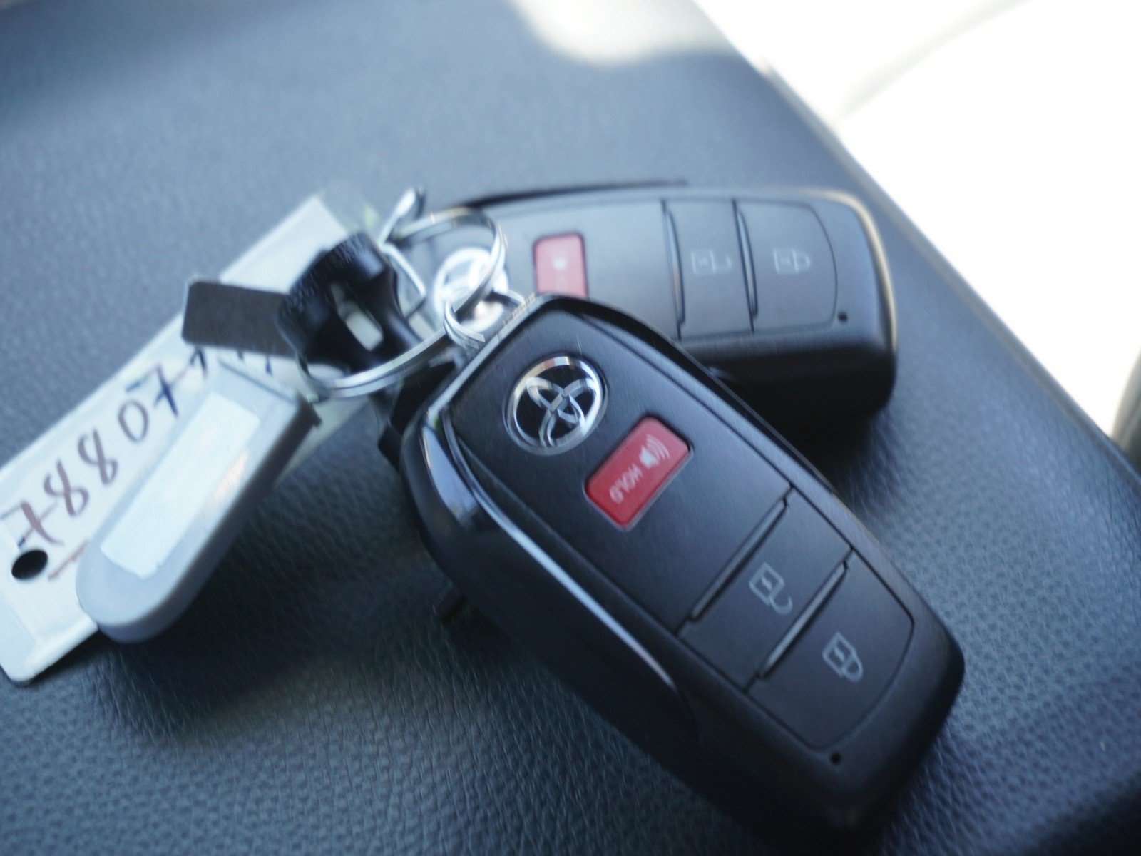 Used 2025 Toyota Tacoma SR5 AWD/4WD image 18