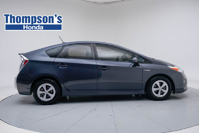 Used 2013 Toyota Prius Four w/ Deluxe Solar Roof Pkg FWD image 2