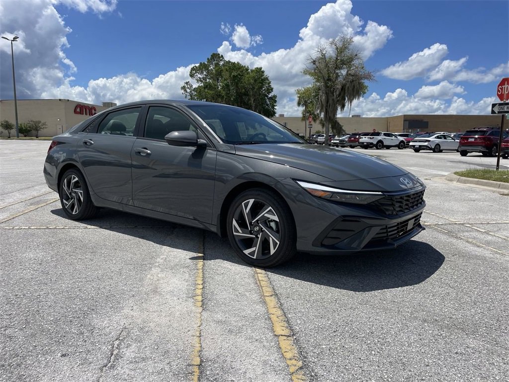 New 2025 Hyundai Elantra Limited image 2