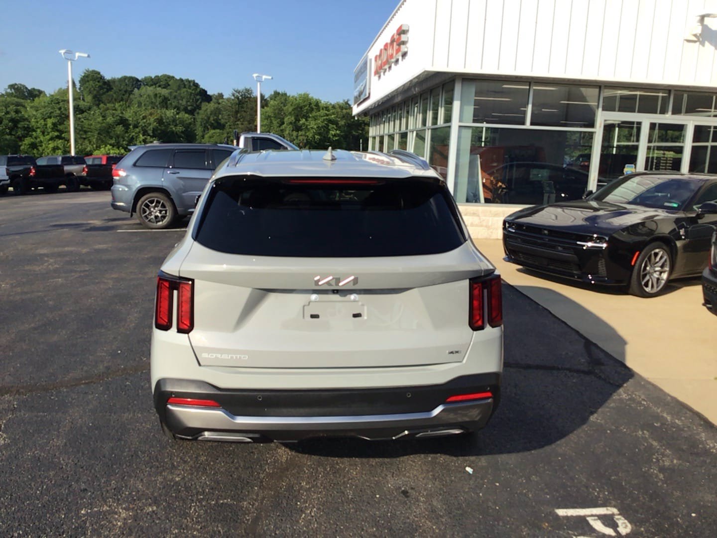 Used 2025 Kia Sorento S AWD/4WD image 4