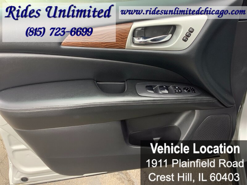 Used 2017 Nissan Pathfinder Platinum w/ Family Entertainment Package AWD/4WD image 21