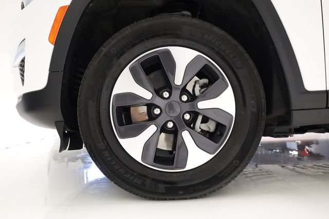 Used 2023 Jeep Grand Cherokee 4WD 4xe image 9
