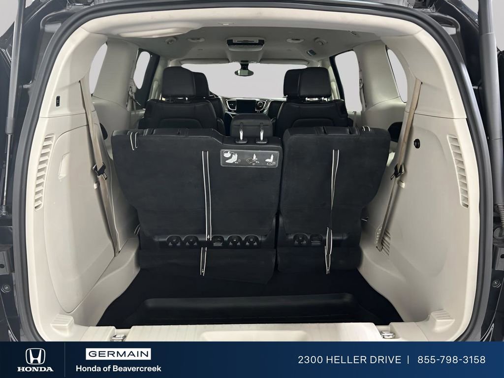 Used 2017 Chrysler Pacifica Touring-L image 26