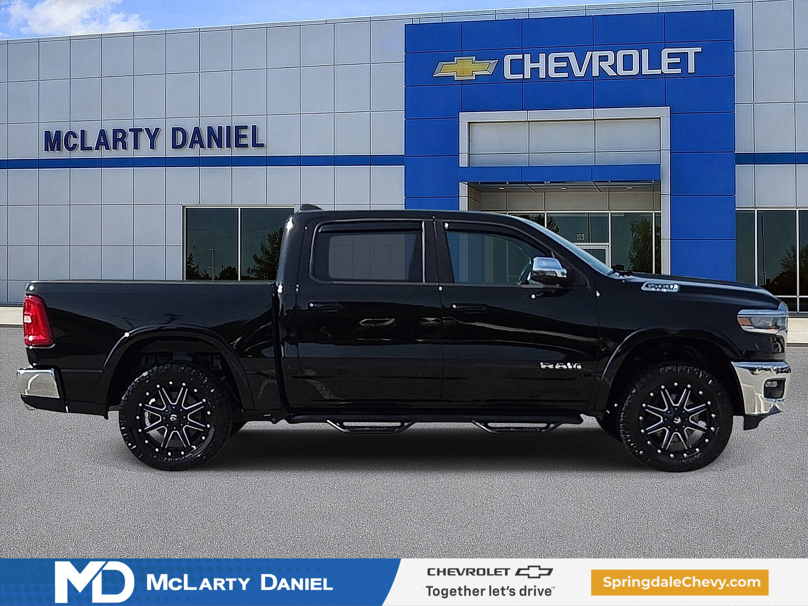 Used 2025 RAM 1500 Laramie AWD/4WD image 6