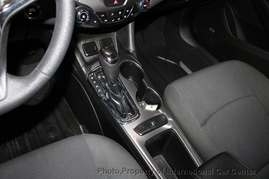 Used 2018 Chevrolet Cruze LT w/ Sun And Sound Package image 19