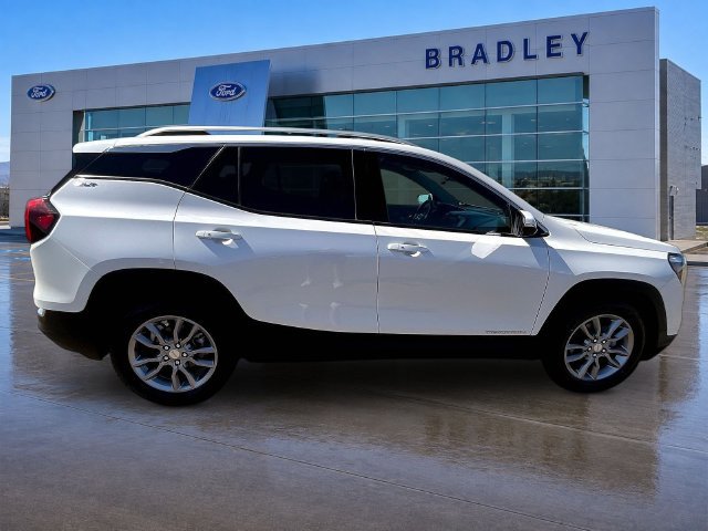 Used 2022 GMC Terrain SLT w/ LPO, Floor Liner Package AWD/4WD image 8