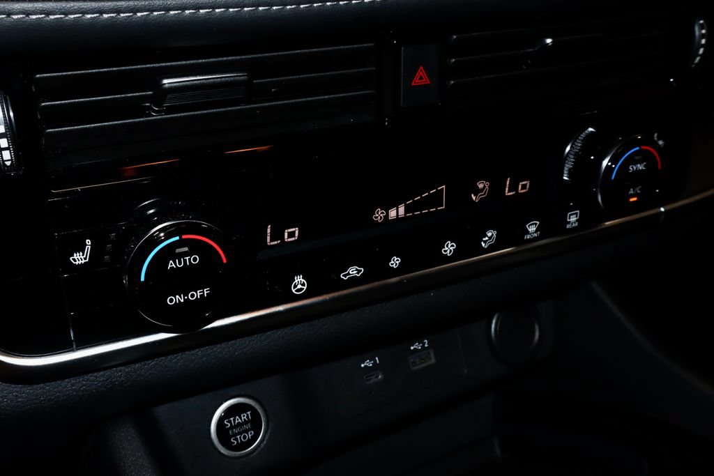 Certified 2021 Nissan Rogue SV w/ Premium Package FWD image 31