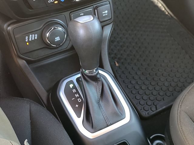 Used 2020 Jeep Renegade Altitude AWD/4WD image 19