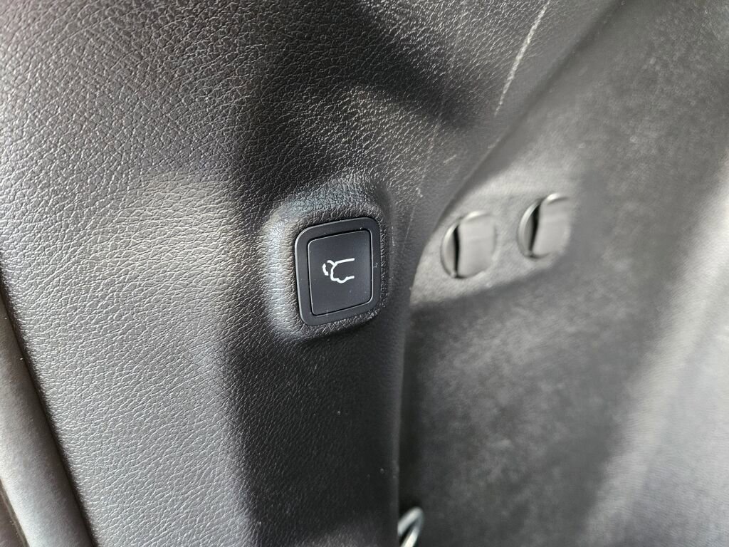 Used 2021 Jeep Cherokee Latitude Lux w/ Comfort/Convenience Group image 14