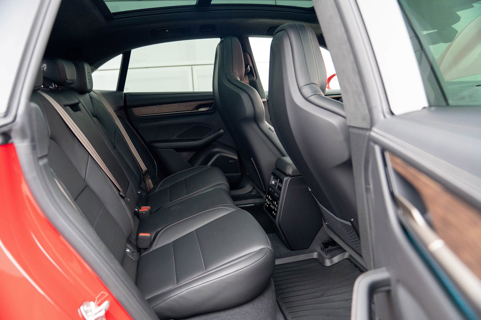 New 2026 Porsche Macan Turbo Electric image 24