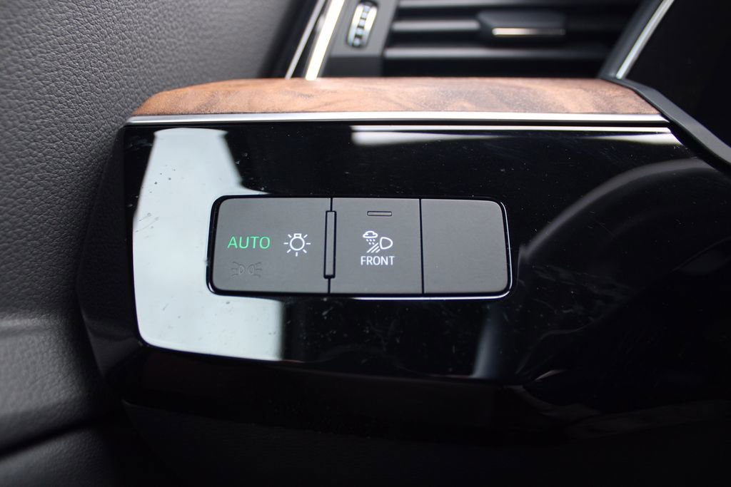 Used 2022 Audi e-tron Premium w/ Towing Package image 29