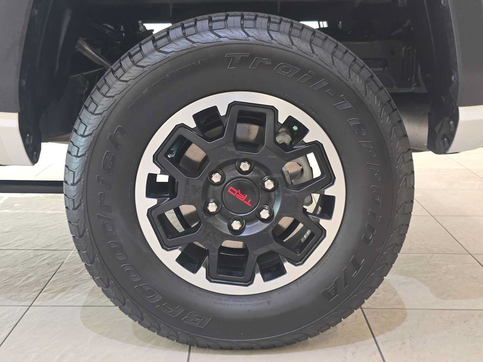 Certified 2025 Toyota Tacoma TRD Off-Road AWD/4WD image 8