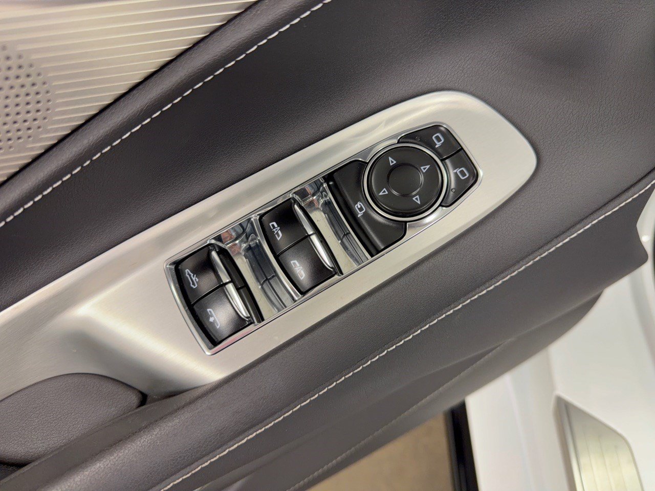 Used 2023 Chevrolet Corvette Stingray Preferred Conv w/ Z51 Performance Package RWD image 15