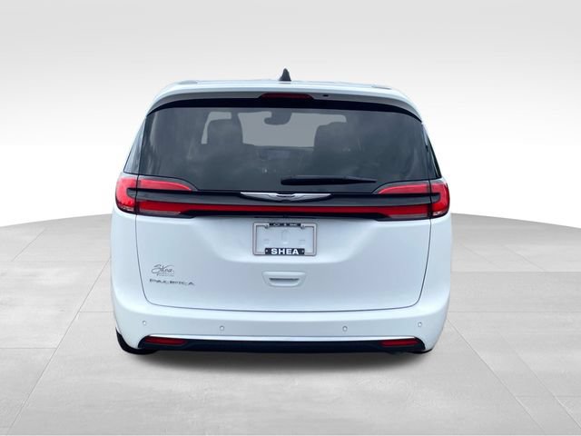 Used 2025 Chrysler Pacifica Select FWD image 5