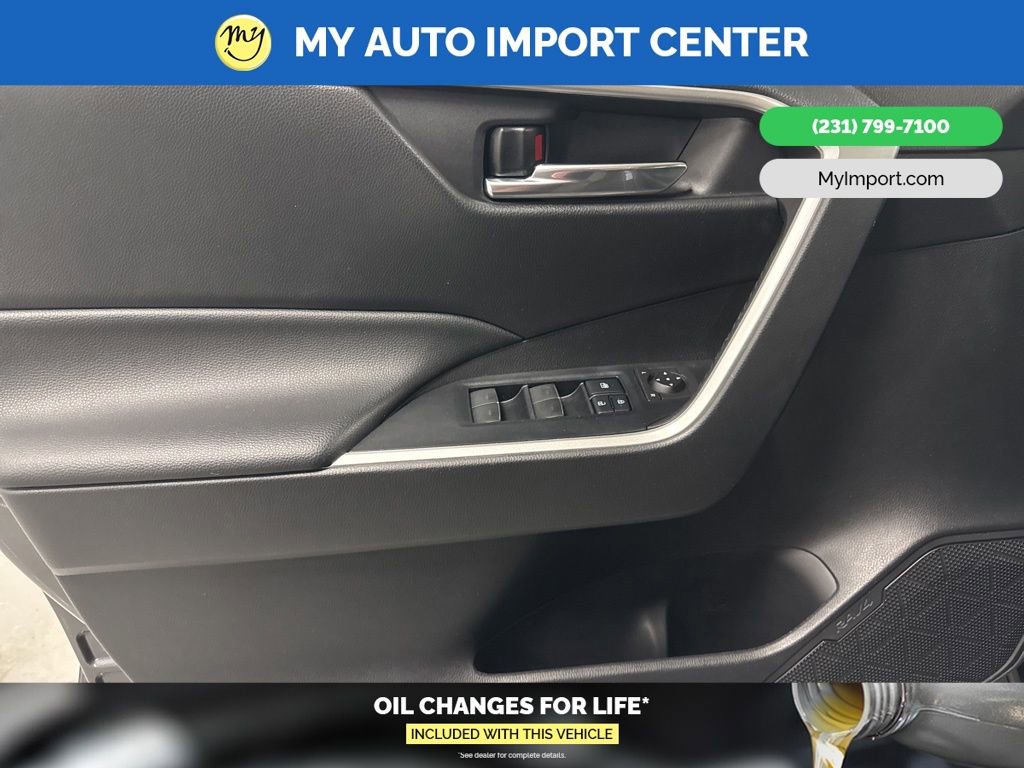Used 2022 Toyota RAV4 XLE w/ Convenience Package image 10