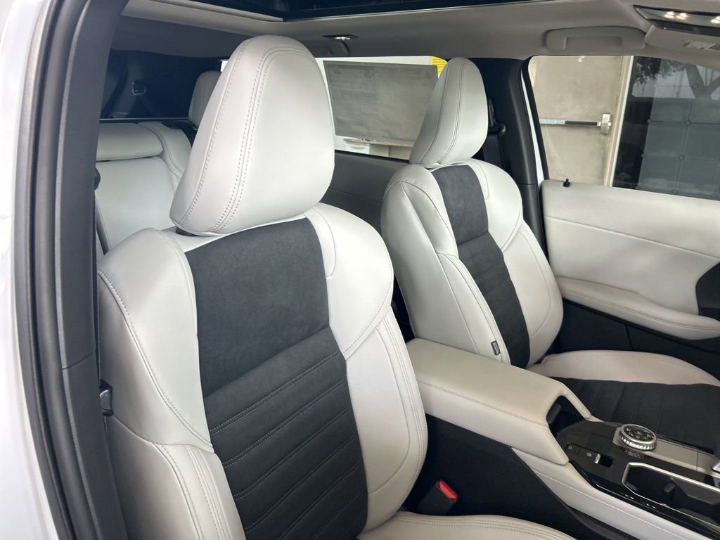 New 2025 Mitsubishi Outlander SE image 21