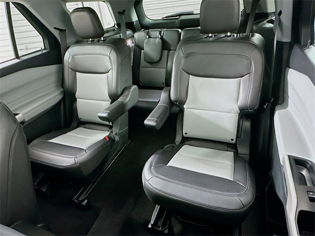 Used 2022 Ford Explorer XLT w/ Equipment Group 202A image 11