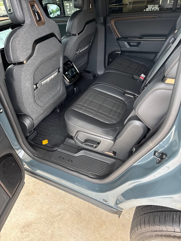 Used 2025 Rivian R1S Premium AWD/4WD image 25