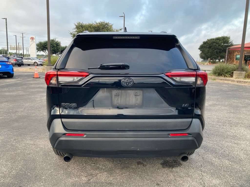 Certified 2021 Toyota RAV4 LE FWD image 5