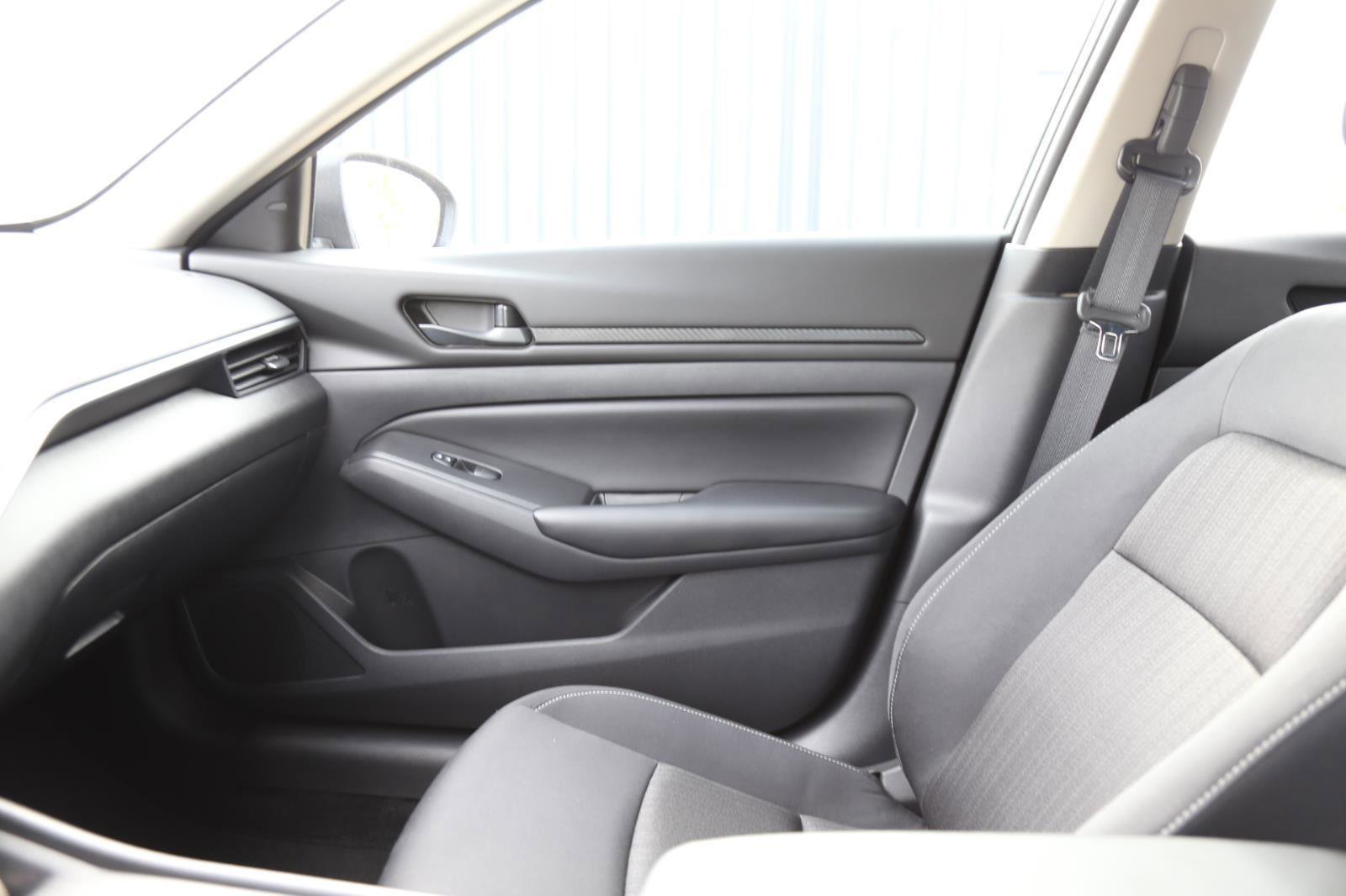 Used 2025 Nissan Altima 2.5 S FWD image 19