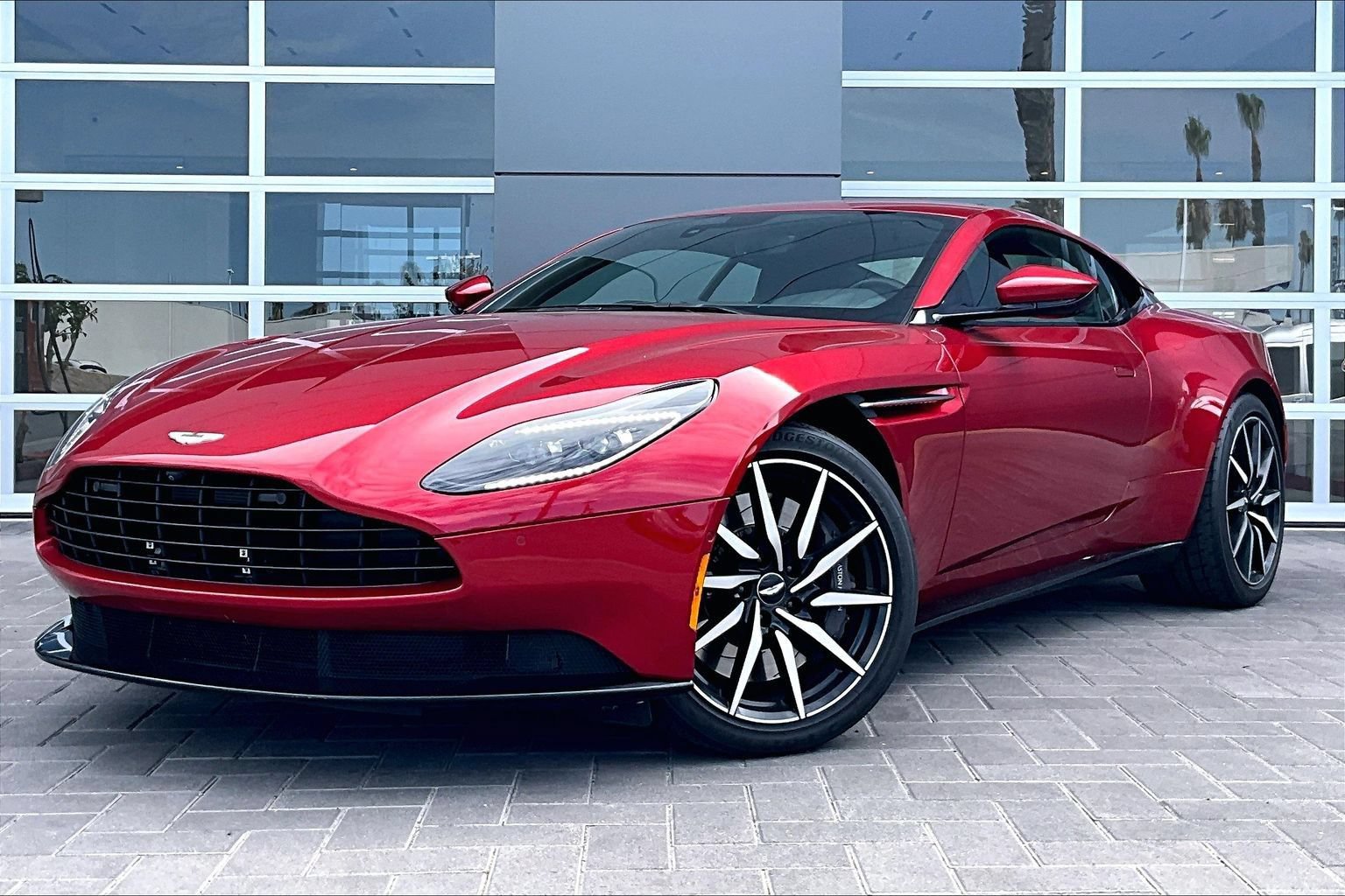 Used 2023 Aston Martin DB11 Coupe RWD image 1