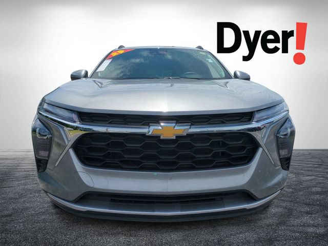 Used 2025 Chevrolet Trax LT w/ LT Convenience Package FWD image 9