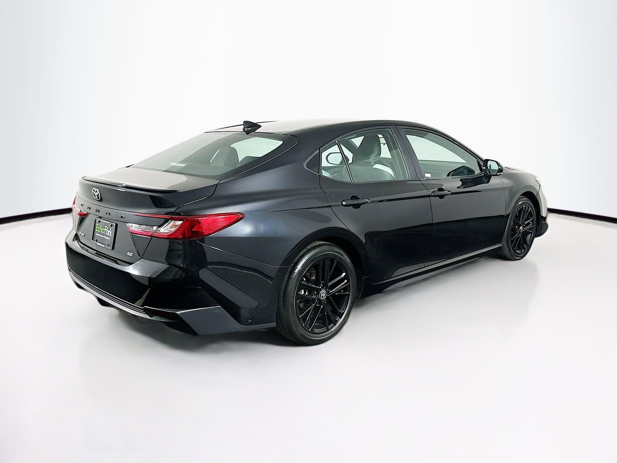 Used 2025 Toyota Camry SE image 9